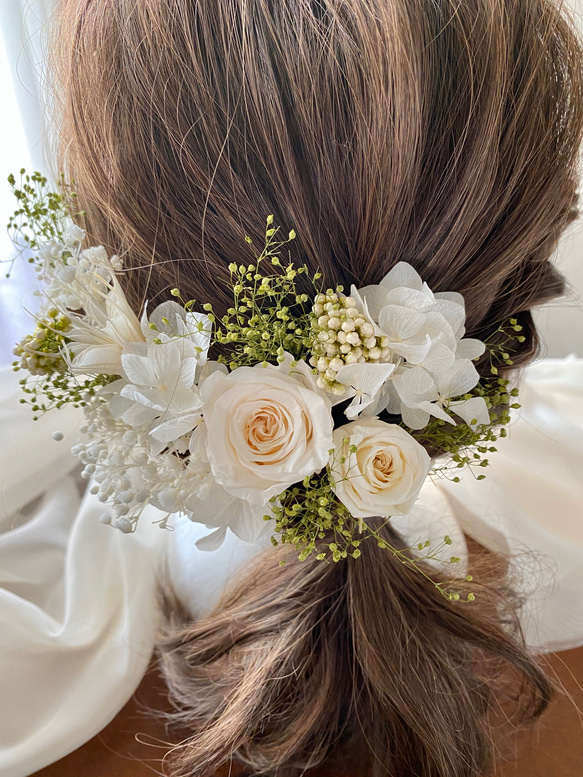 BA04 結婚式　成人式　卒業式　プリザーブドフラワー白バラの髪飾り 4枚目の画像