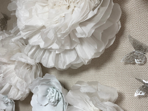 再販！特大の可愛い白のウォールフラワー5つセット　ペーパーフラワー　お花＆蝶々 4枚目の画像