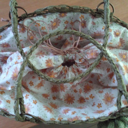 かけ編みの草花かごバッグ 4枚目の画像