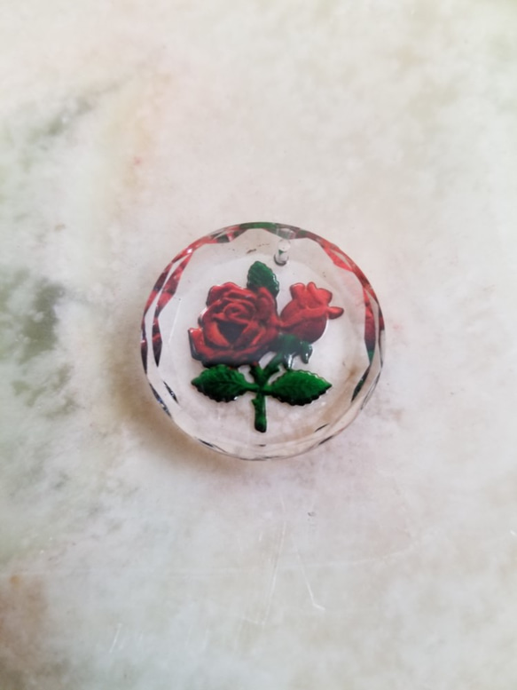 ヴィンテージガラス　インタリオ　薔薇　25㎜　バチカン付き 2枚目の画像