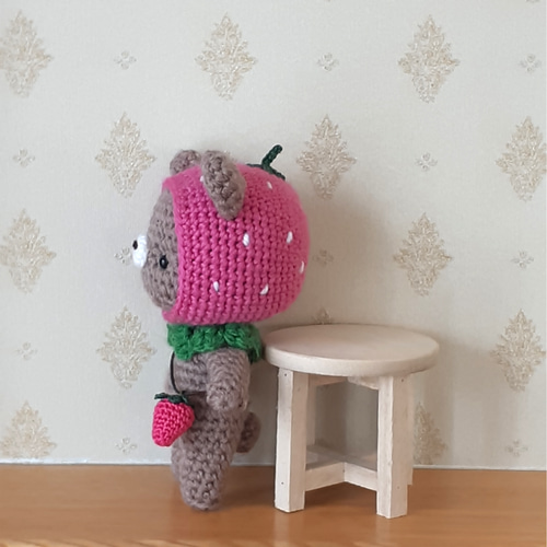 あみぐるみ いちご帽子のくま (ピンク) あみぐるみ まりも 通販 あみぐるみ いちご帽子のくま (ピンク) あみぐるみ まりも 通販