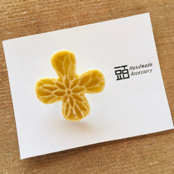 陶器ブローチ むじな菊（黄色） 3枚目の画像