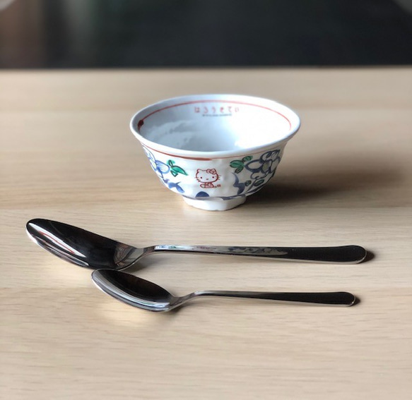 サンリオ ハローキティ×麦山窯 ろくべ型豆茶碗 - Hello Kitty 藍（あお） 3枚目の画像
