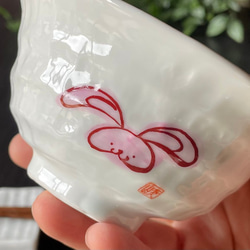 干支　子ども食器　ろくべ型豆茶碗 ＜卯（ピンク）＞ 1枚目の画像