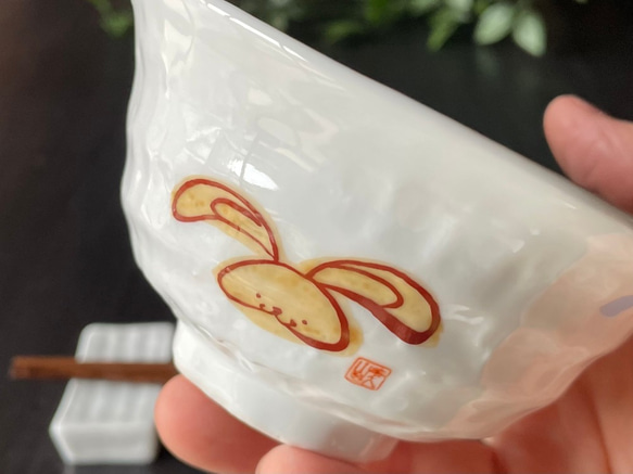 干支　子ども食器　ろくべ型豆茶碗 ＜卯（茶）＞ 1枚目の画像