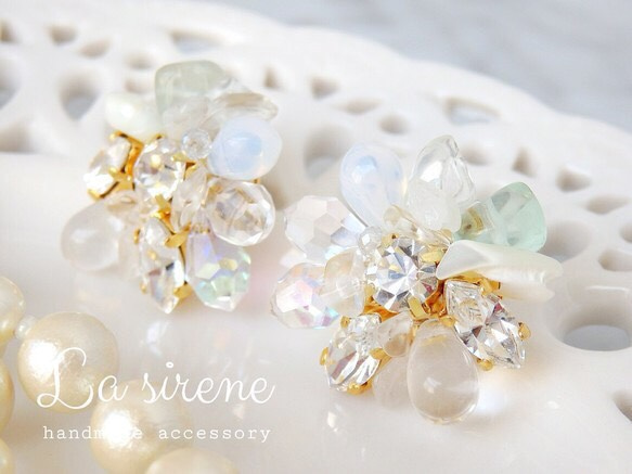 flower pierced earrings (clear) 2枚目の画像