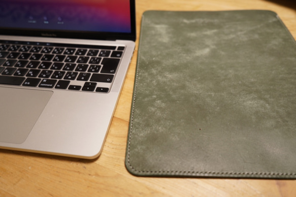 MacBook Pro13、14、16インチ用ケース　ヌメ革dark brown＆darkgreen&ブルー 9枚目の画像