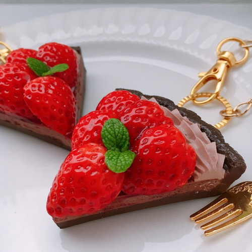 つやつやいちごタルトのキーホルダー☆誕生日☆フェイクスイーツ☆母の