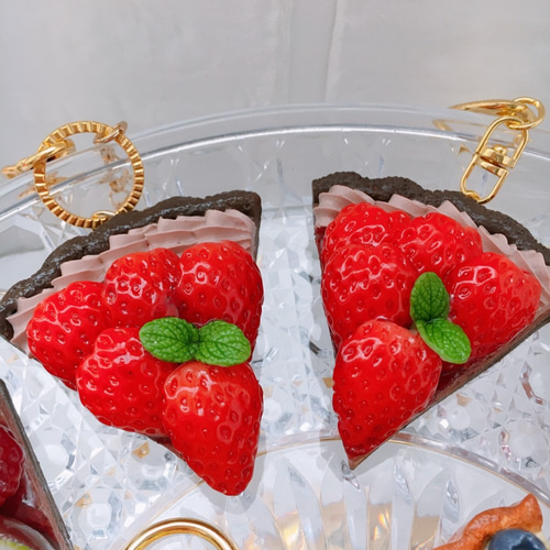つやつやいちごタルトのキーホルダー☆誕生日☆フェイクスイーツ☆母の
