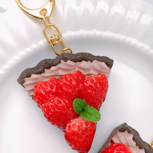 つやつやいちごタルトのキーホルダー☆誕生日☆フェイクスイーツ☆母の