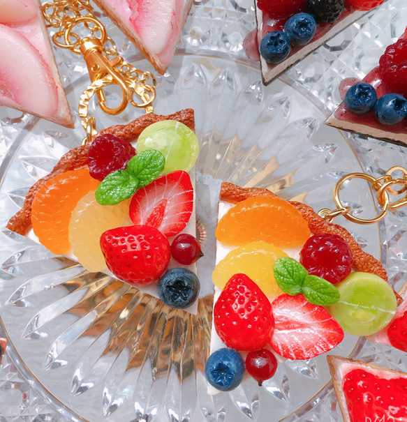 ♡フェイクスイーツキーホルダー＆チャーム♡ショコラタルトとティーポット キラキラフルーツたっぷりタルト キーホルダー☆誕生日☆フェイク