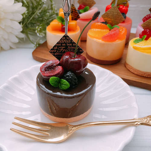 大人なブラックチェリーのチョコムースケーキ☆メモスタンド