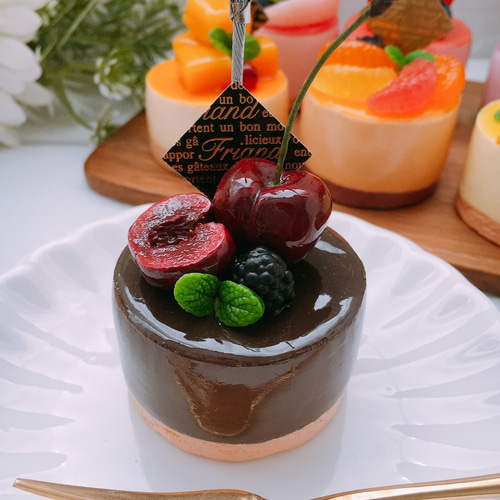 大人なブラックチェリーのチョコムースケーキ☆メモスタンド