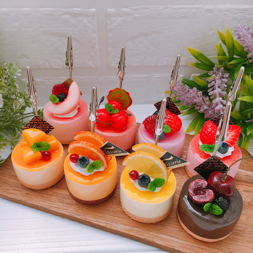 大人なブラックチェリーのチョコムースケーキ☆メモスタンド
