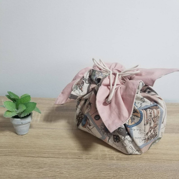TABI ピンク　Bento cloth 'n' bag ～紐を引っ張るとお弁当袋になるランチクロス～　 1枚目の画像