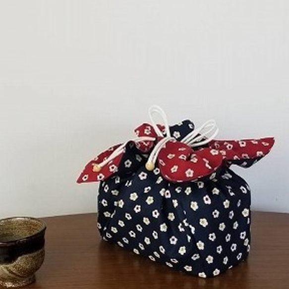 梅あられ赤紺　Bento cloth 'n' bag ～紐を引っ張るとお弁当袋になるランチクロス～ 3枚目の画像