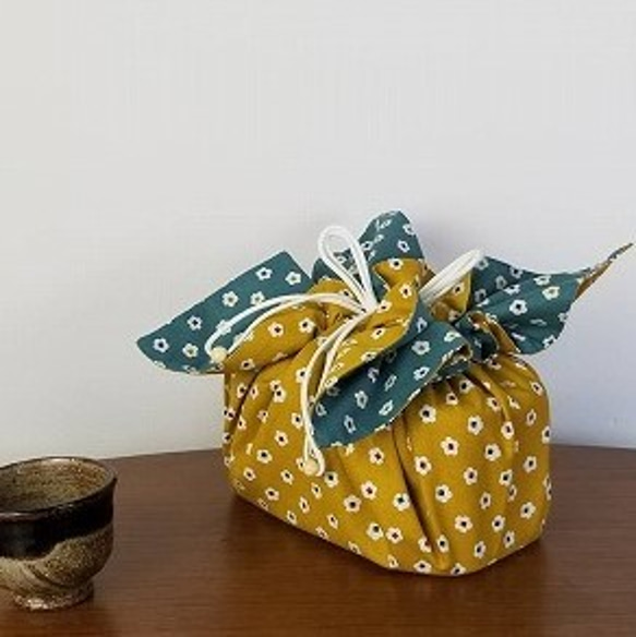 梅あられ黄青　Bento cloth 'n' bag ～紐を引っ張るとお弁当袋になるランチクロス～ 1枚目の画像