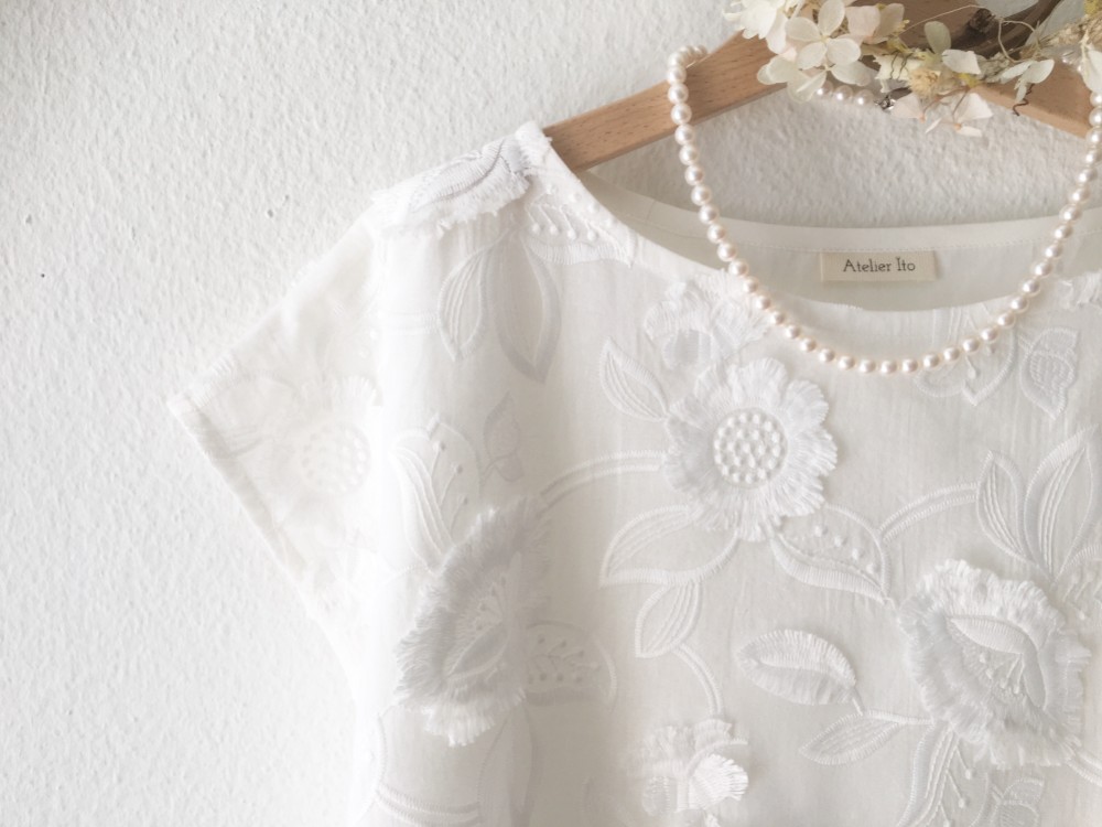 即発送！フランス立体お刺繍ブラウス