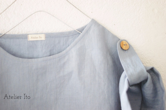 人字織亞麻　寬鬆捲袖上衣（淺灰藍色） 第3張的照片