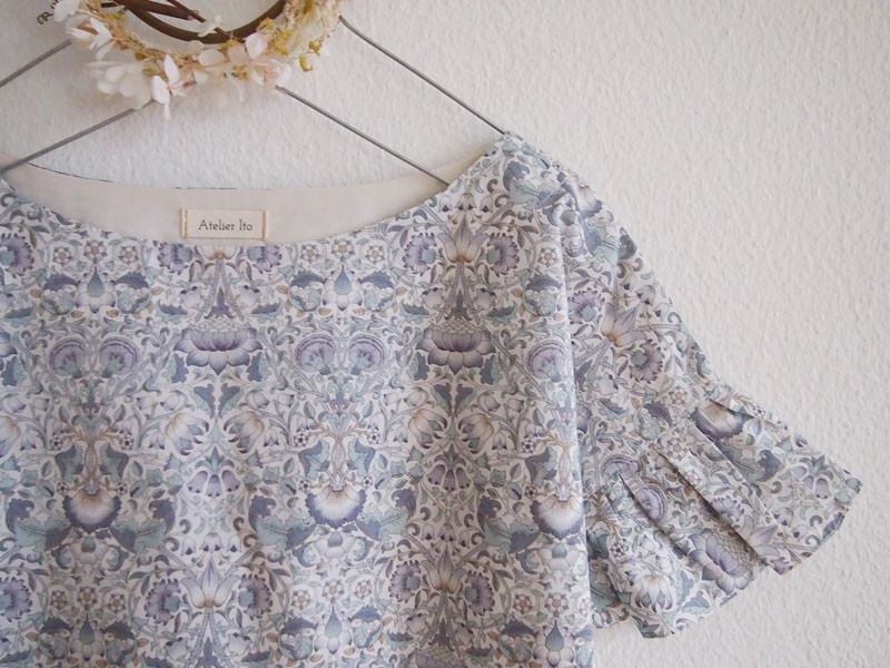 新作　Liberty : Lodden 　フリルフレンチスリーブブラウス