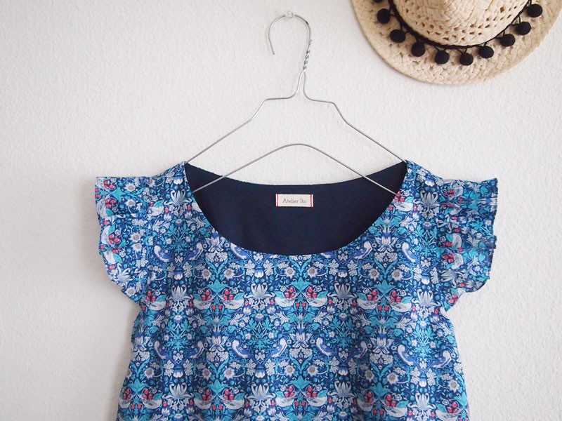 Liberty: Strawberry thief  デイリーワンピース(羽根つき）