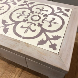 無垢材とデザインタイルの大人可愛いローテーブル 5枚目の画像