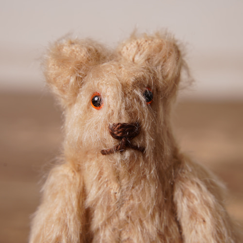 ピーナッツベア クラシカルなテディベア 痩せ型のくまさん ぬいぐるみ