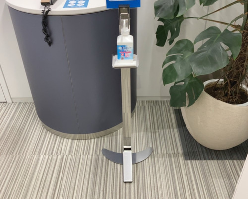 スタイリッシュ・足踏みペダル式スタンド・消毒液スタンド・鏡面