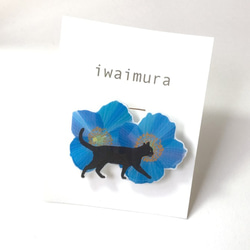 青いケシの花と黒猫ブローチ 3枚目の画像
