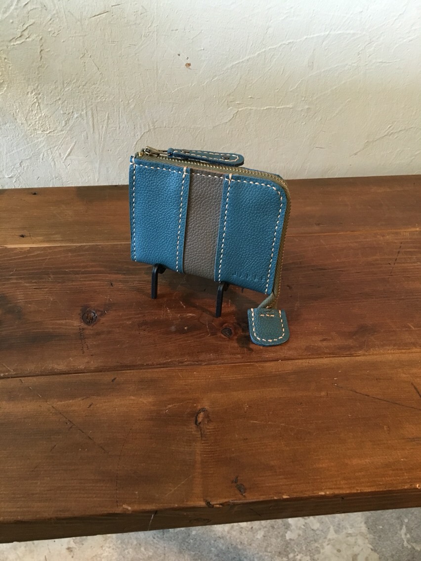 L字ファスナーのハーフウォレット(ターコイズブルー×オリーブ)