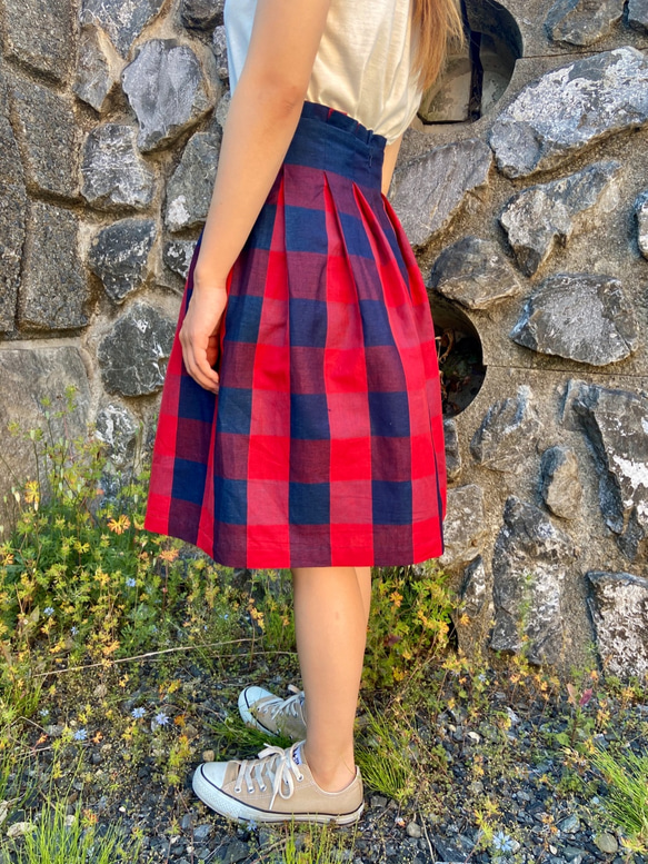 赤 x 紺　上質　リネン混　コットン　タック　ギンガムチェック　スカート 5枚目の画像