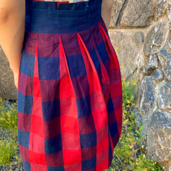赤 x 紺　上質　リネン混　コットン　タック　ギンガムチェック　スカート 7枚目の画像