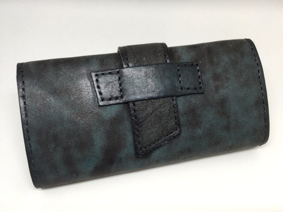 ■ 珍しい染めの本革財布（ブルーグリーンの革にブラックの染め） 2枚目の画像