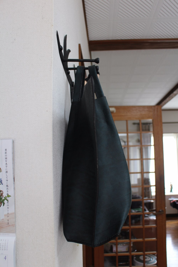 ■ 【IYさまオーダーバッグ】珍しい染めの本革ワイルドバッグ（ブルーグリーンの革にブラックの染め） 3枚目の画像