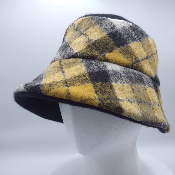 黄色いチェックの帽子☆ウールの帽子☆サイズ調整可☆K-CLOCHE☆防寒帽子☆ 1枚目の画像