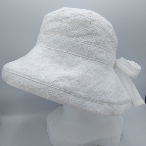 ☆リネン100％レース刺繍の日よけ帽子☆白いハット☆形が作れるつば広帽子☆調整可能☆K-CAPELINE☆ 6枚目の画像