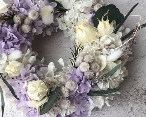 ユーカリと紫陽花と花々のリース　pmj ユーカリと紫陽花のフライングリース | F L E U R I