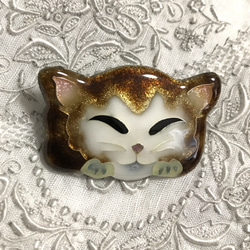 手作り七宝焼　ほおづえニャンコ　茶系　銀線と銀箔　寝そべりネコ　猫 5枚目の画像