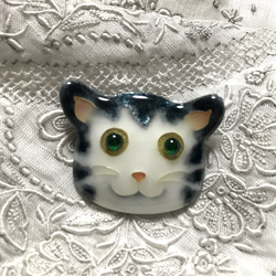 手作り七宝焼　サバトラネコのブローチ　猫　銀線と銀箔　銀張有線七宝 3枚目の画像