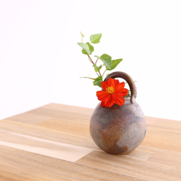 備前焼 手付き一輪挿し【B】 【陶器・花器・花入れ・フラワー 備前焼 手付き一輪挿し【B】 【陶器・花器・花入れ・フラワー