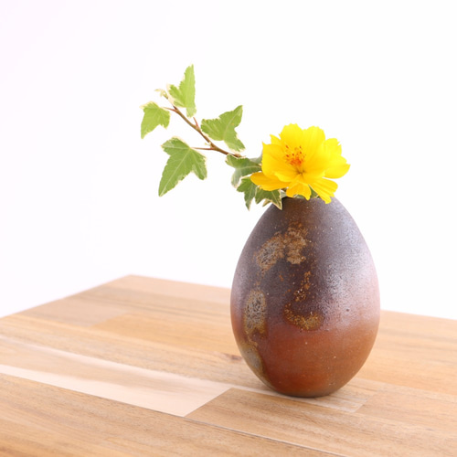 備前焼 小さな丸い一輪挿し【A】 【陶器・花器・花入れ