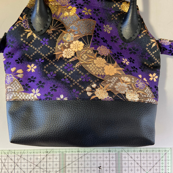 西陣織　金襴のワイヤーバッグ　【扇面に桜/紫】 4枚目の画像