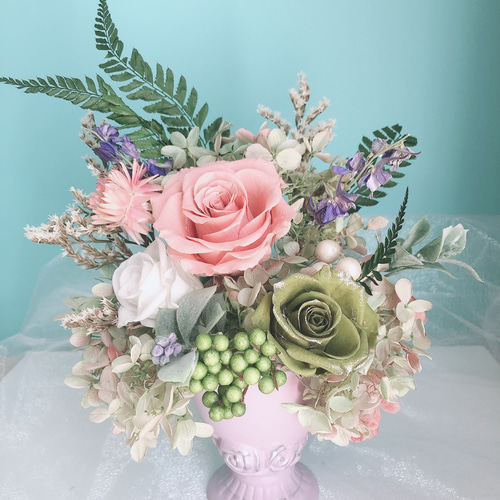 キラキララメの薔薇の入ったアレンジメント/優しいピンク／母の日や