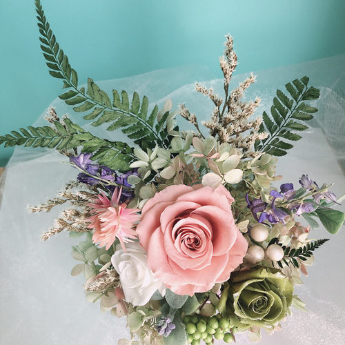 キラキララメの薔薇の入ったアレンジメント/優しいピンク／母の日や