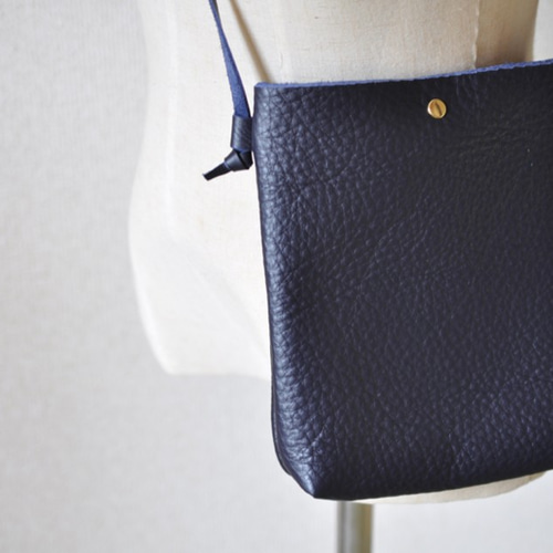 完成品一点ものセール＊外ポケットつき＊本革ネイビーのシンプル  