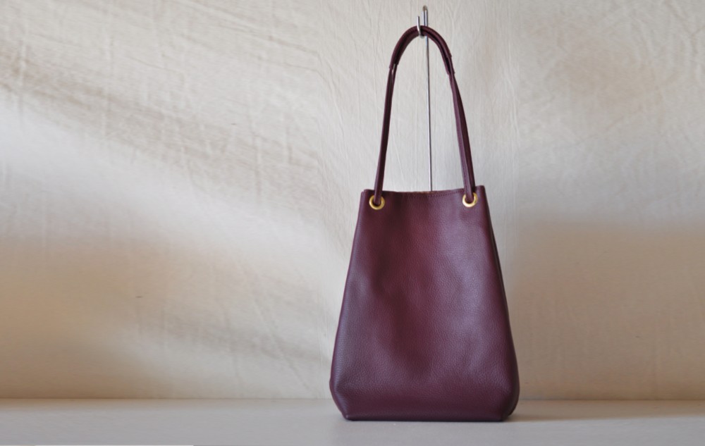 ＊ワイン色＊A4に対応した巾着構造の肩掛けバック（大型#2）