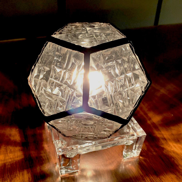 ステンドグラス 角形 ランプ ハンドメイド ステンドグラスランプ（アクアブルー&パープルonホワイト ）八角