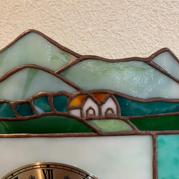 山のある風景の掛け時計　ステンドグラス 4枚目の画像