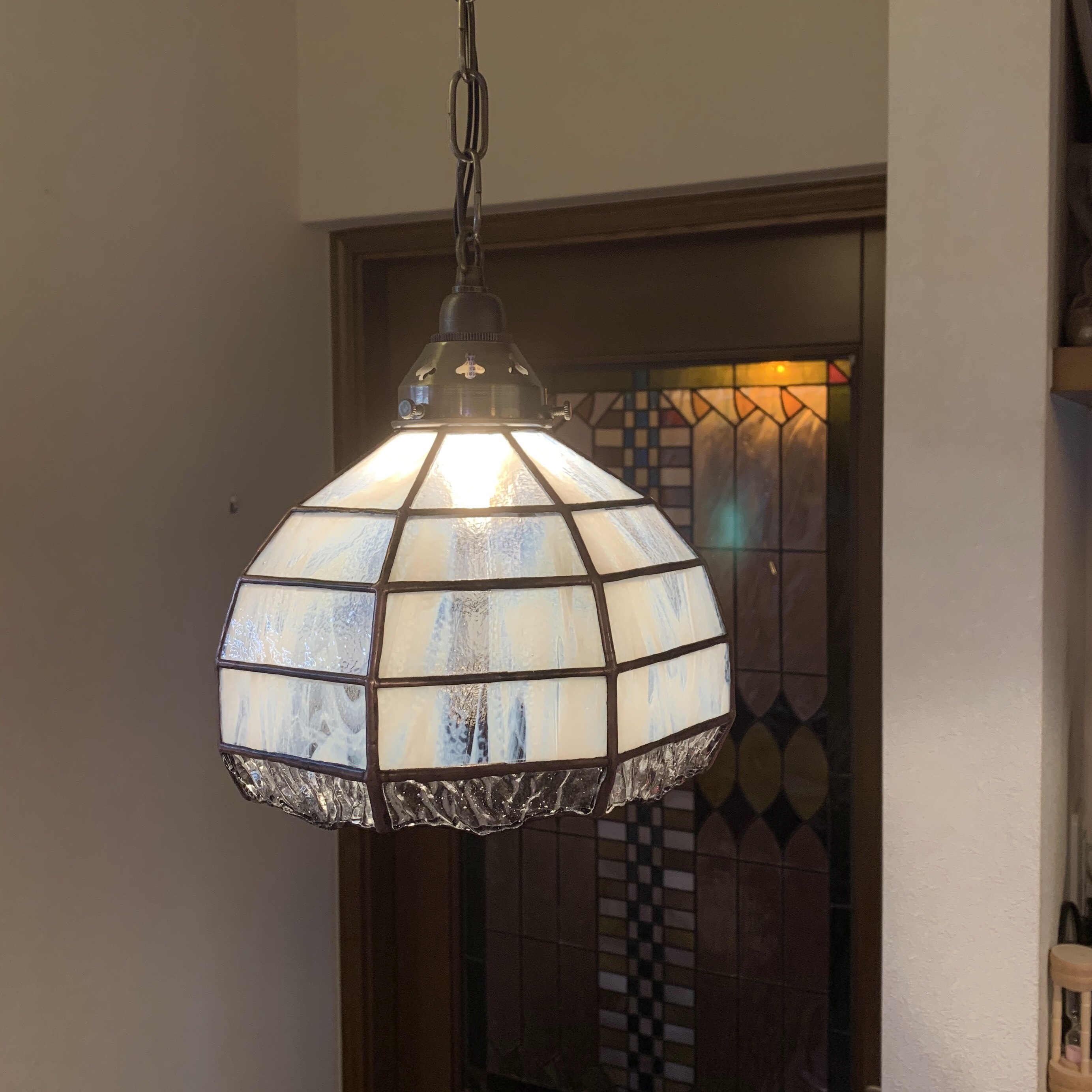 「Creema 限定」ホワイト系ペンダントランプ　ステンドグラス