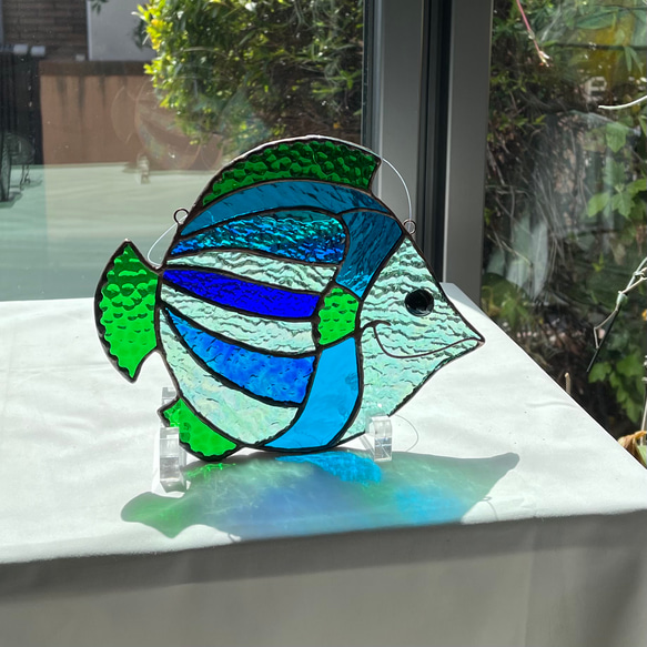 魚のサンキャッチャー　ステンドグラス　ブルー系 3枚目の画像